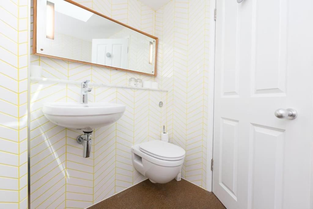 Large Townhouse Just 2 Minutes From The Sea/i360! Hébergement de vacances Hove