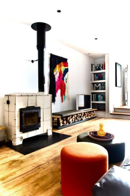 Large Townhouse Just 2 Minutes From The Sea/i360! Hébergement de vacances