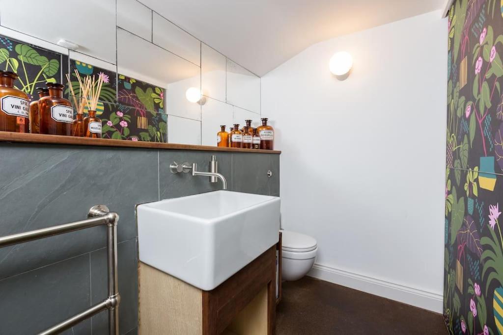 Large Townhouse Just 2 Minutes From The Sea/i360! Hébergement de vacances *
