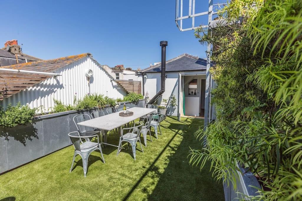Large Townhouse Just 2 Minutes From The Sea/i360! Hébergement de vacances *