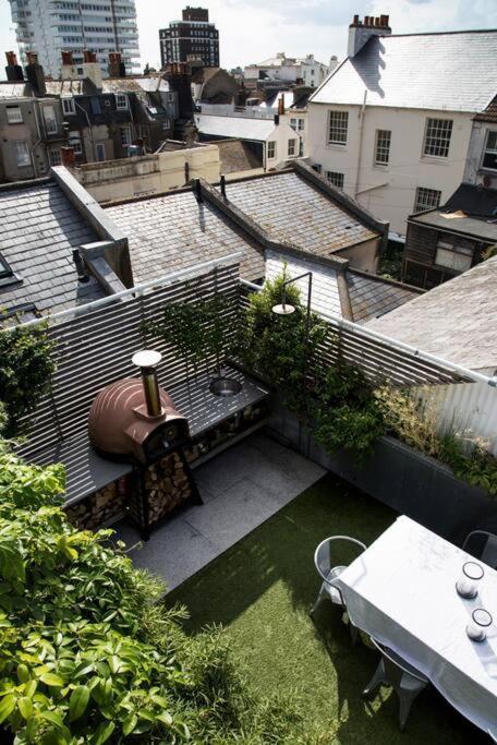 Large Townhouse Just 2 Minutes From The Sea/i360! Hébergement de vacances