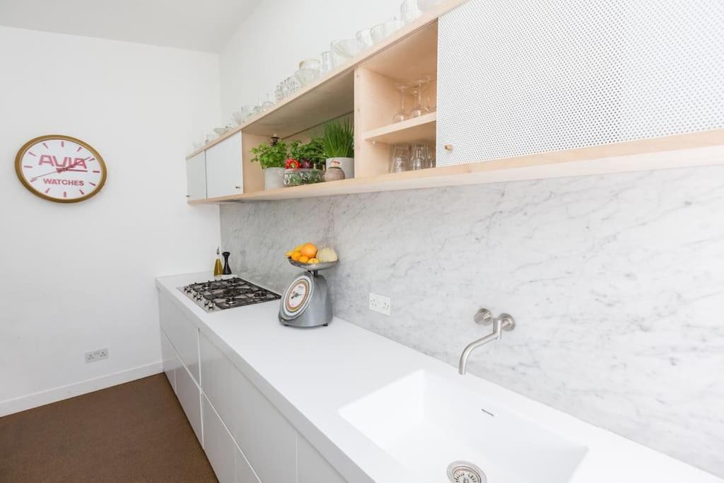 Large Townhouse Just 2 Minutes From The Sea/i360! Hébergement de vacances *