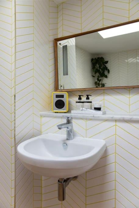 Large Townhouse Just 2 Minutes From The Sea/i360! Hébergement de vacances Hove